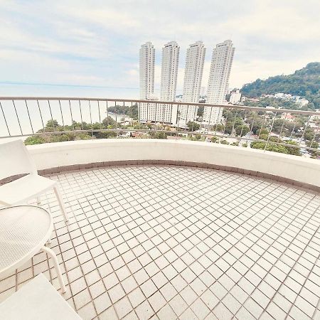 Romantic Couple Suite + Beach-Front Balcony Tanjung Bungah  Exterior photo