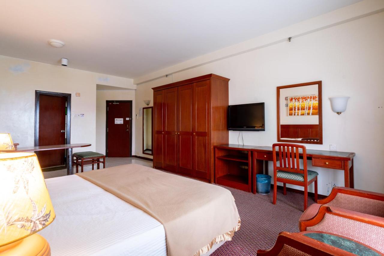 Romantic Couple Suite + Beach-Front Balcony Tanjung Bungah  Exterior photo