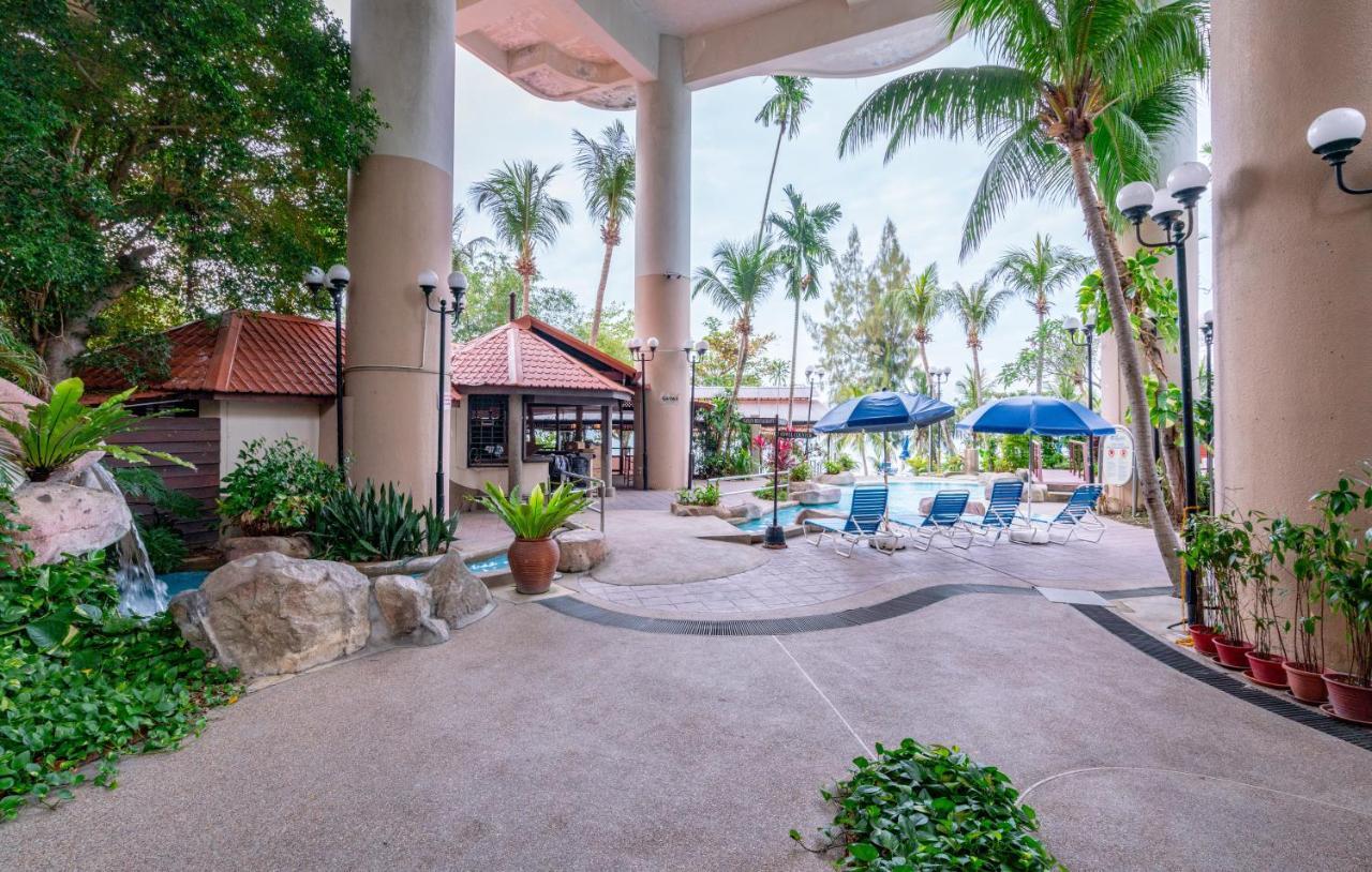 Romantic Couple Suite + Beach-Front Balcony Tanjung Bungah  Exterior photo